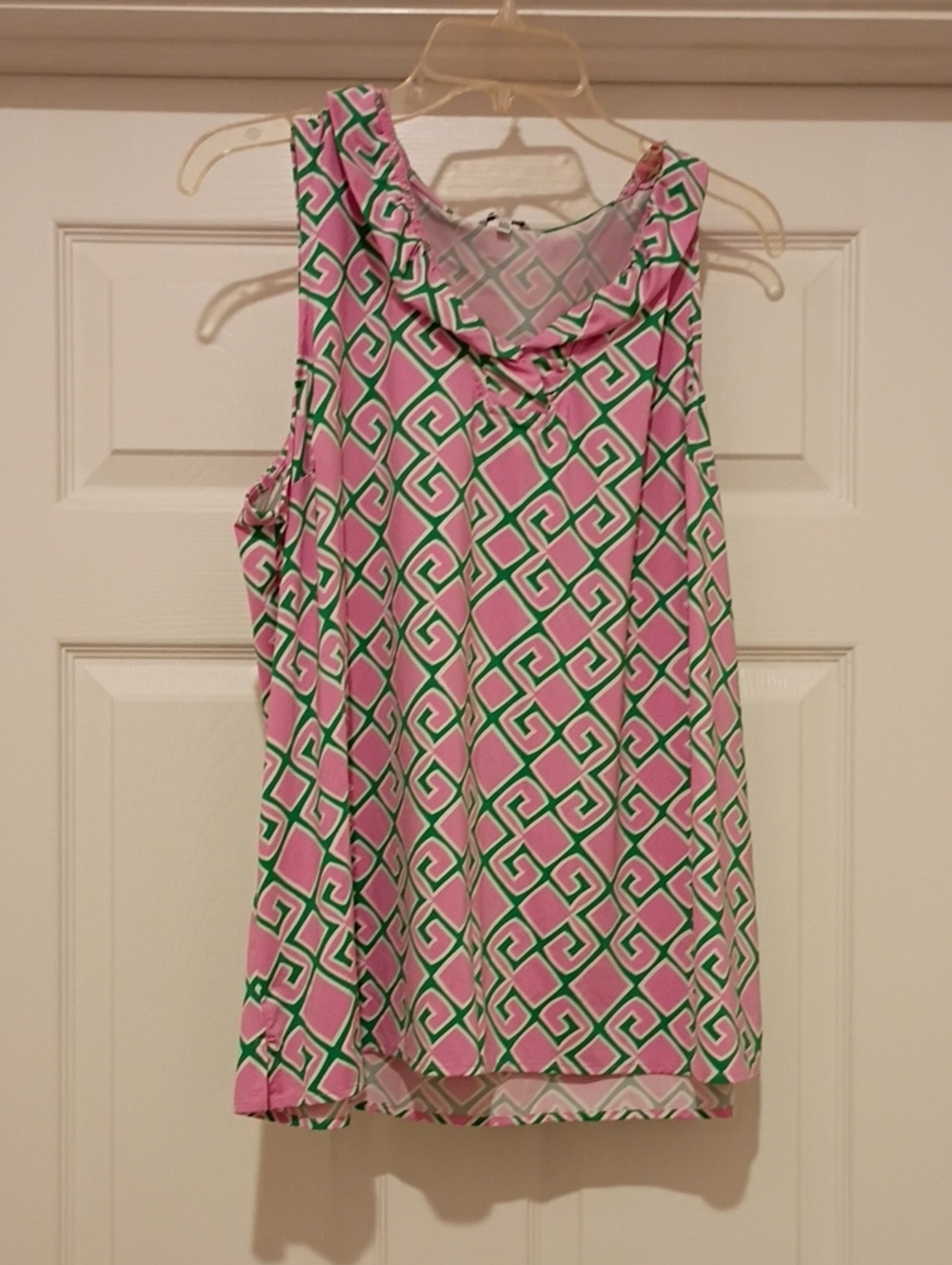 crown & ivy Pink and Green Geometric Sleeveless Camisole